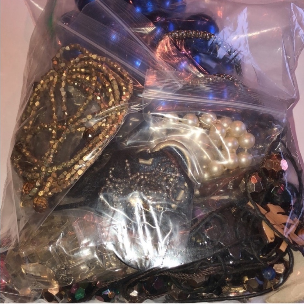 5 Pieces Random Selection Sorted Grab Bag Costume Jewelry - Picture 2 of 5